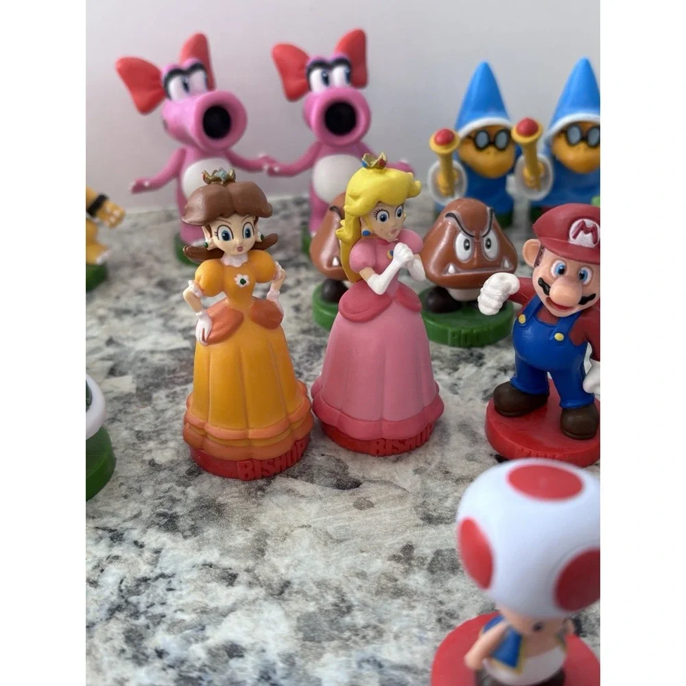 2009‎ SUPER MARIO CHESS COLLECTOR'S EDITION game pieces 32 Pieces